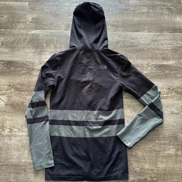 North Face Hooded Longsleeve Base Layer size Medium - Picture 3 of 8